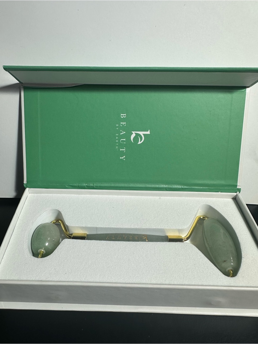 Beauty By Earth Jade Roller - Green
